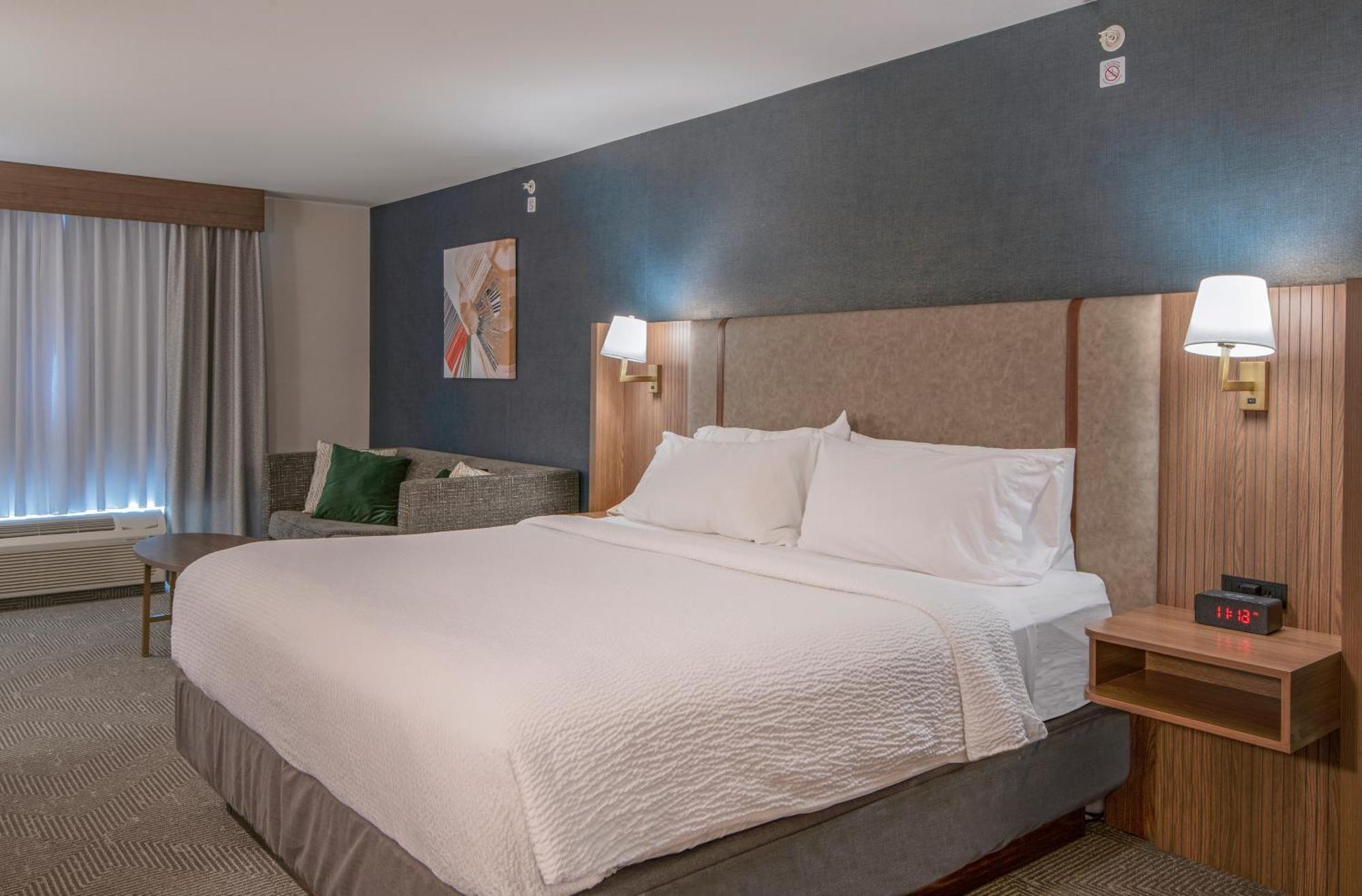 Holiday Inn Hotel And Suites-Kamloops By Ihg Exterior foto